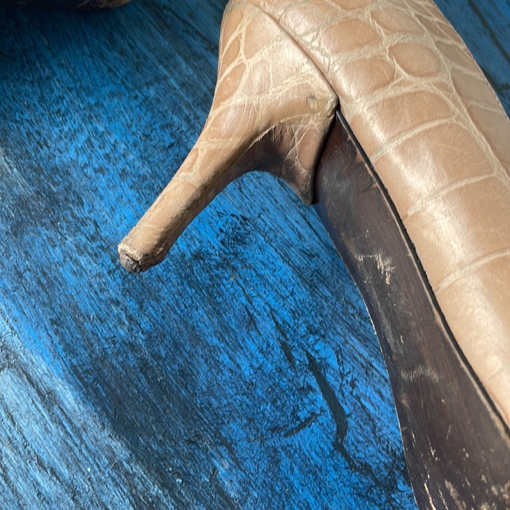 STUART WEITZMAN 8.5 used heels - Picture 10 of 17